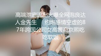 快手：小男人的女主人。风骚的大波浪，巨乳骚穴，两根手指抠逼，淫的好贱 8V！