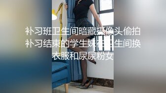 [MP4/ 1.54G] 纯欲系极品小女人让大哥在镜头前玩弄，吃奶舔逼道具抽插样子好迷人