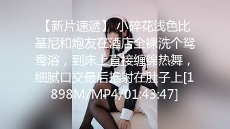 YC商场抄底穿公主裙甜美校花妹❤️浅蓝内前面透视两侧漏毛有湿痕