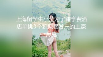 银饰柜台-丝袜笑脸美少妇