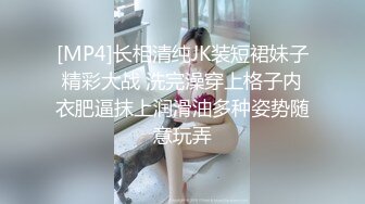 漂亮美乳女仆装小女友穿着性感黑丝抽插猛操，边揉逼豆边享受抽插