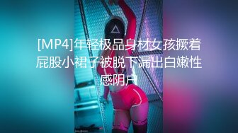 【真实孕妇】刚生了几个月 漂亮小少妇的儿子睡了 哺乳期的性欲好强，自慰撒尿，挤奶卖骚完，赶紧去喂奶 (1)