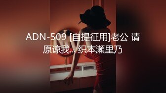 公共厕所女厕内盗摄偷拍，极品美腿黑丝服务员，最后一个妹子太纯了，厕所门没有反锁，只能一边拉绳关门一边放水