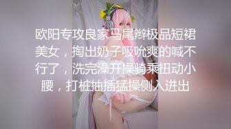 ⁎⁺˳✧˚❤️cd 桃色杏野：发情了，自蔚中，给22cm的黑屌摸了油，坐在椅子上，摆着羞耻的姿势缓缓的插入，吸rush撸蛇！