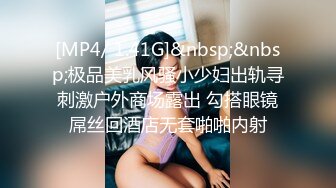 网吧上网坐对面戴帽子那姑娘不错，正好守着她上厕所，没想到尿量这么大，哗哗的洪水似的  水多啊！