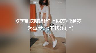 颜值90分的印度美女身材相当完美，彩虹内衣和黑色网袜增加不少情趣，动作潇洒流畅