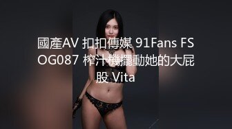 东北农村村里有喜事请来的草台班子的艳舞表演