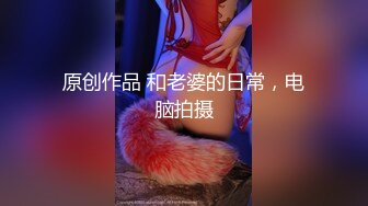 《极品CP❤️魔手外购》近景热闹商场女厕刁钻位置偸拍超多小姐姐方便还有制服女，能看脸又能看私处，半蹲式撅个大腚过瘾极了