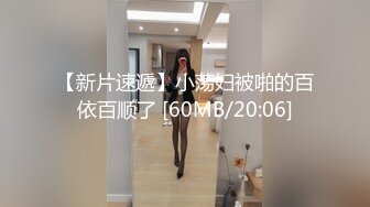 【新片速遞 】抄底跟小男友逛街的漂亮美眉 透明蕾丝花内内真性感 逼毛忽隐忽现 屁屁很饱满 [224MB/MP4/02:25]