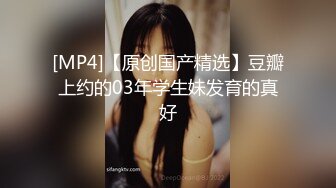 曾经的幼师变成现在的喷水小可爱 还要挑战一下女上位肛交 各种姿势都不如这个抱操 挂在他身上有种小鸟依人的感觉 还有过山车的刺激感