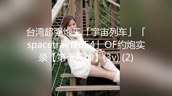 [MP4/ 989M] 长发美女在沙发上就很骚了，很有韵味气质美少妇，聊聊天调调情再开操