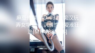 [MP4/ 276M] 淫靡婚纱 绿帽贡献妻子给别人玩，穿着婚纱被单男拽着头发肏，自己只能看着老婆被内射撸 极度淫骚