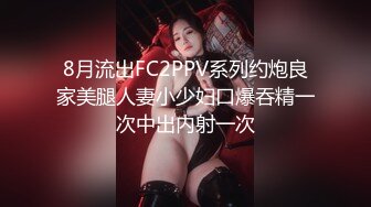 4名身材火辣的美女一丝不挂搔首弄姿配合摄淫师