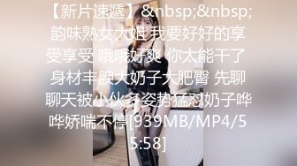 【OnlyFans】逃亡JJ爱KK，狂干群P，大型淫乱场面，两人真实夫妻，女的身材超级棒，群p的场面太过震撼 34