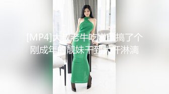 气质韵味御姐范美少妇，性感黑色比基尼，岔开大腿，手指掰穴给狼友看看