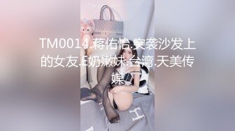 难得露脸，帝都13W粉丝极品御姐【Avove】夜晚户外车震，无套插入粉嫩白虎穴，对白淫荡刺激