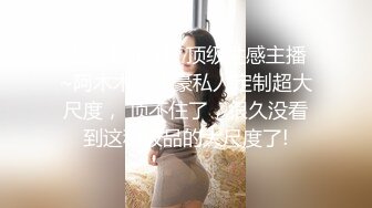 商场女厕全景偷拍美甲小妹 逼逼微毛粉嫩又干净