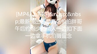 第一次自拍后入老婆大屁股