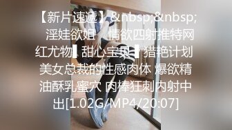 [MP4/ 988M]&nbsp;&nbsp; 甜美白嫩大奶子小骚货给花臂男舔硬骑乘抽插&nbsp;&nbsp;旁边还有个小哥观战