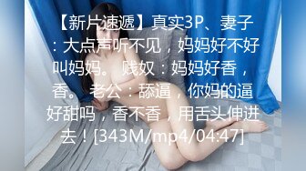 【网红厕拍】直播基地补光厕拍美女主播尿尿 小姐姐阴毛不少，但是别看外面黑，里面很粉