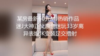 金发大波浪小人妻居然自慰解闷