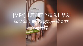 宅男福利，推特极品露脸女神【布丁大法】强势回归私拍4套，尺度突破，清晰露出肥鲍，手指隔内裤紫薇