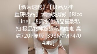 《极品CP魔手外购》坑神潜入某单位女厕实拍超多漂亮小姐姐方便，前后位逼脸同框，各种性感诱人毛毛逼 (2)