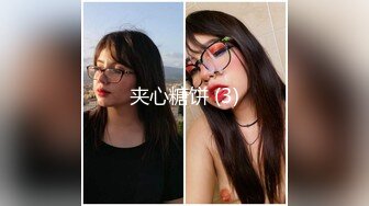 一堆年轻男女多人群P！大奶嫩妹无毛小穴！躺着被轮流输出，纹身眼镜妹，骑乘位猛坐爽翻