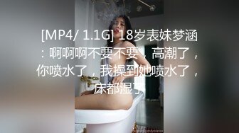 80多斤妹子【月月嗷】洗完澡和炮友操逼，多毛骚穴自摸，抓起大屌舔弄，主动骑乘一上一下