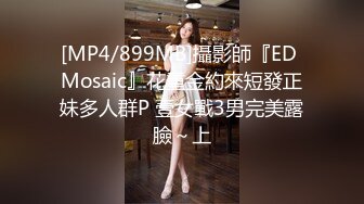 爆乳清纯颜值女神激情自慰，特写粉穴双指扣弄，振动棒深插搞得湿湿