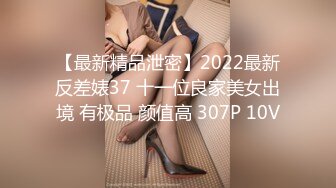 姐妹俩穿女仆装一起给我舔鸡吧舔脚