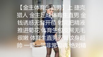 抱着孩子的27岁大胸美体少妇，调教在孩子旁自慰，写字条写她自己是公共厕所对着字条抖胸发骚