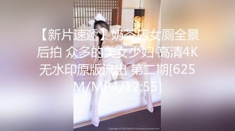 [MP4/ 351M] 性感红唇骚女两男一女淫乱啪啪，非常迫不及待快过来呀，双屌左右一起交还说真好吃