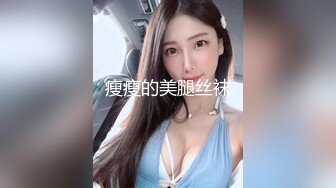 潜入偷拍单位里还有几分姿色的熟女大姐