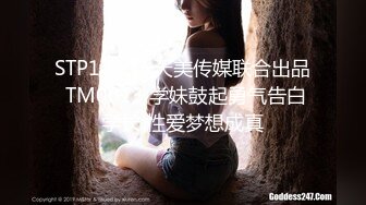 舞蹈社美女教練勾搭男學員啪啪,舞蹈練習室內找個凳子就幹起來了,男的激動不得了