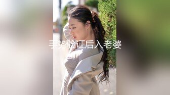 给你一口甜甜高颜值长相甜美眼镜妹子自慰，情趣装露大奶揉搓翘起屁股自摸