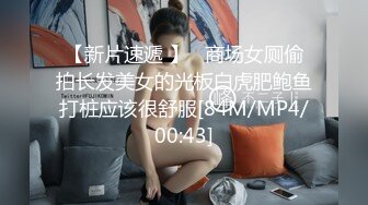 白丝欲女跟蒙面大哥激情3P，全程露脸啪啪激情上位