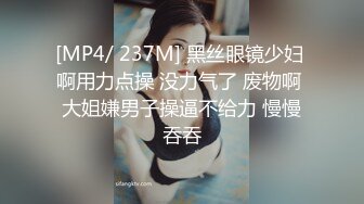 商场女厕蹲守穿搭新潮美艳小正妹,自然张开的微毛唇肉看着就想干