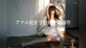 《极品CP魔手外购》正版4K近在咫尺商场隔板缝极限偸拍女厕各种小姐姐方便~逼脸同框~韵味少妇私处很顶 (10)